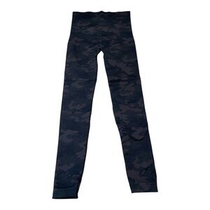 Spanx Green Camouflage Look at Me Now Seamless Leggings Women’s size Small